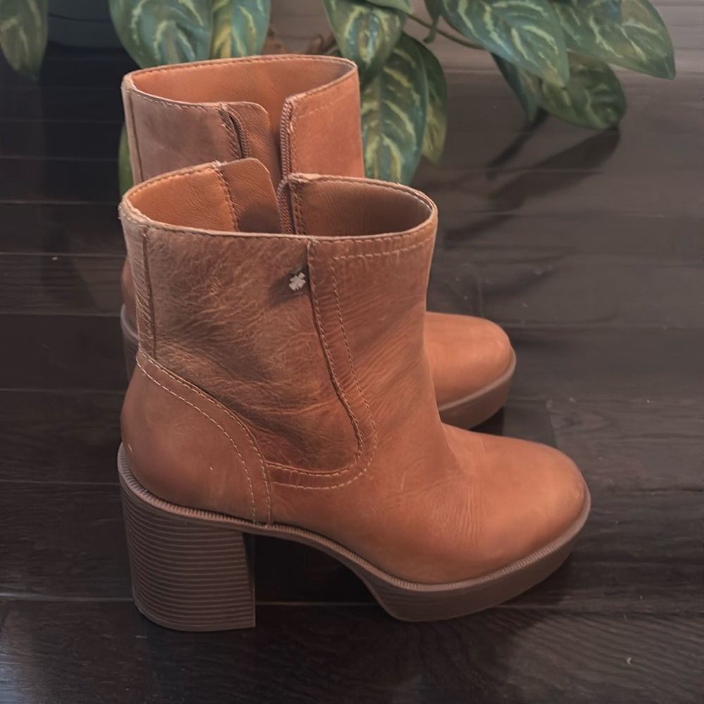 🍀🍀🍀🍀👢👢👢Lucky Brand “Olliner” Leather Brown Chunky heeled boots